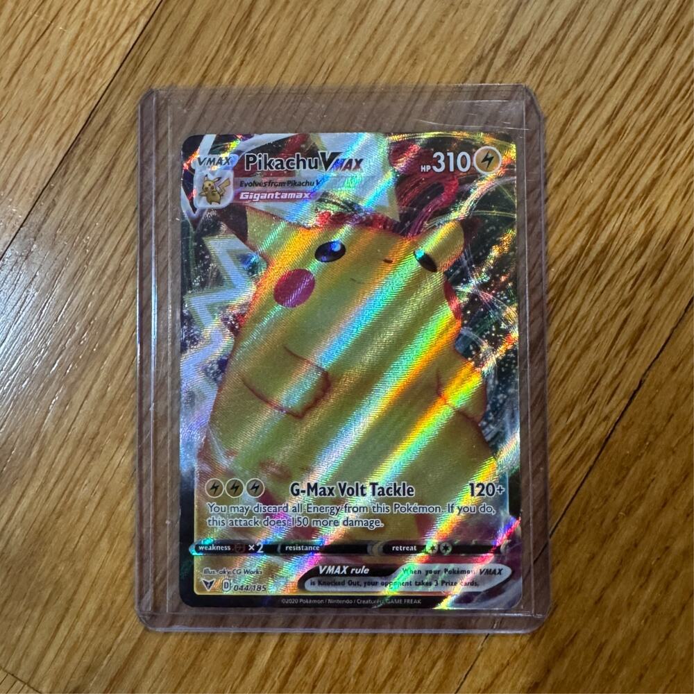 Pikachu VMAX 2020 Vivid Voltage Gigantamax #044/185 Pokemon Card